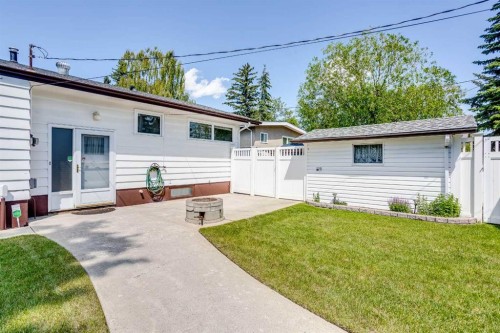 723 Seattle Drive Sw, Calgary, AB - Outdoor With Exterior