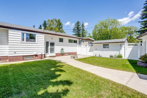 723 Seattle Drive Sw, Calgary, AB - Outdoor
