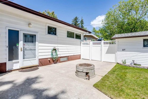723 Seattle Drive Sw, Calgary, AB - Outdoor With Exterior