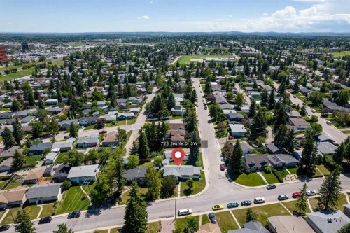 723 Seattle Drive Sw, Calgary, AB - Outdoor With View