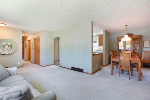 723 Seattle Drive Sw, Calgary, AB - Indoor