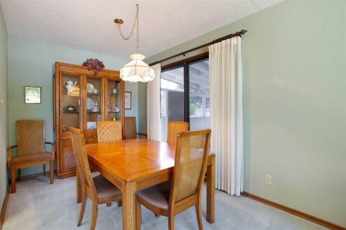 723 Seattle Drive Sw, Calgary, AB - Indoor Photo Showing Dining Room