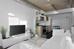 203-1319 14 Avenue SW Calgary, AB T3C 0W3