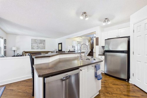 147 Tuscany Meadows Court Nw, Calgary, AB - Indoor Photo Showing Kitchen