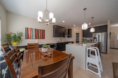 144 Everhollow Street Sw, Calgary, AB - Indoor