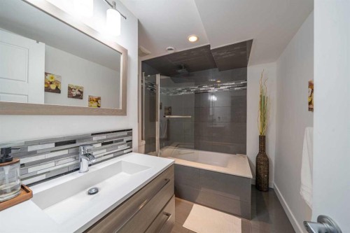 144 Everhollow Street Sw, Calgary, AB - Indoor Photo Showing Bathroom