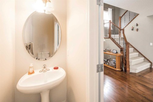 125 Silverado Range Cove Sw, Calgary, AB - Indoor Photo Showing Bathroom