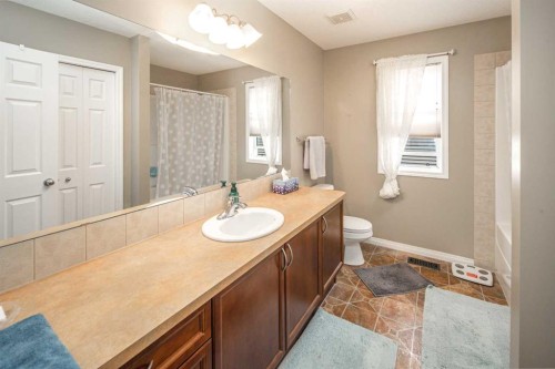 125 Silverado Range Cove Sw, Calgary, AB - Indoor Photo Showing Bathroom