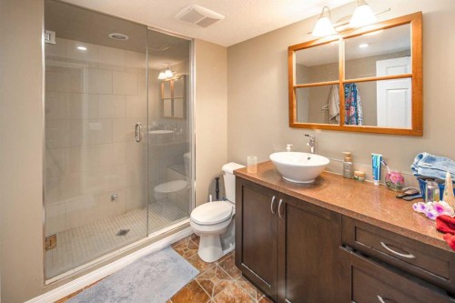 125 Silverado Range Cove Sw, Calgary, AB - Indoor Photo Showing Bathroom