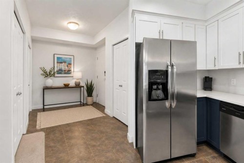 113-1005A Westmount Drive, Strathmore, AB - Indoor Photo Showing Kitchen