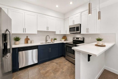 113-1005A Westmount Drive, Strathmore, AB - Indoor Photo Showing Kitchen With Upgraded Kitchen