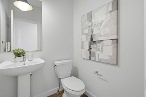 27 Verdure Gate Sw, Calgary, AB - Indoor Photo Showing Bathroom