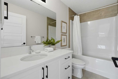 27 Verdure Gate Sw, Calgary, AB - Indoor Photo Showing Bathroom