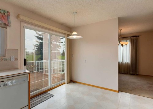 9527 Oakland Way Sw, Calgary, AB - Indoor Photo Showing Other Room