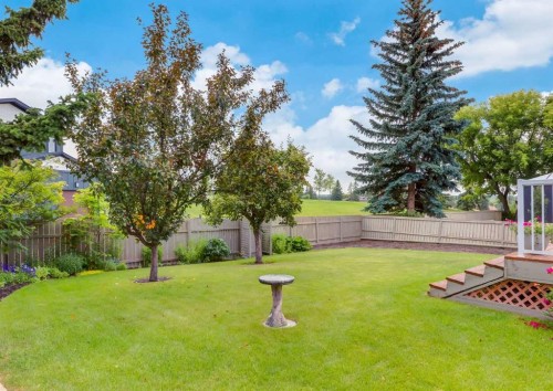 9527 Oakland Way Sw, Calgary, AB - Outdoor With Backyard