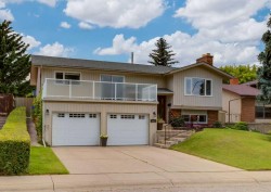 9527 Oakland Way SW Calgary, AB T2V 4N1