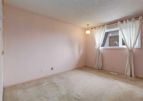 9527 Oakland Way Sw, Calgary, AB - Indoor Photo Showing Other Room