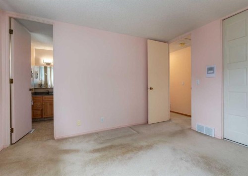 9527 Oakland Way Sw, Calgary, AB - Indoor Photo Showing Other Room