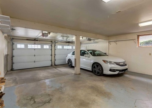 9527 Oakland Way Sw, Calgary, AB - Indoor Photo Showing Garage