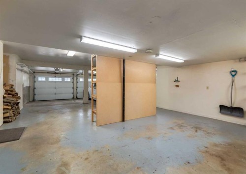 9527 Oakland Way Sw, Calgary, AB - Indoor Photo Showing Garage