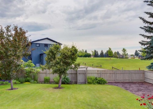 9527 Oakland Way Sw, Calgary, AB - Outdoor