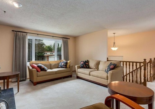 9527 Oakland Way Sw, Calgary, AB - Indoor Photo Showing Living Room