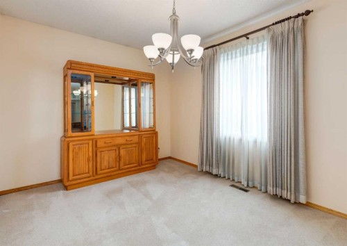 9527 Oakland Way Sw, Calgary, AB - Indoor Photo Showing Other Room