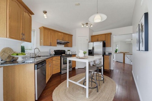 359 Hidden Ranch Place Nw, Calgary, AB - Indoor Photo Showing Kitchen