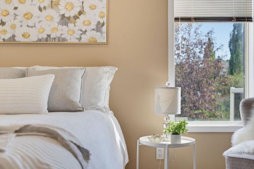 359 Hidden Ranch Place Nw, Calgary, AB - Indoor Photo Showing Bedroom