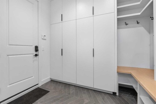 3041 1 Street Sw, Calgary, AB - Indoor Photo Showing Other Room