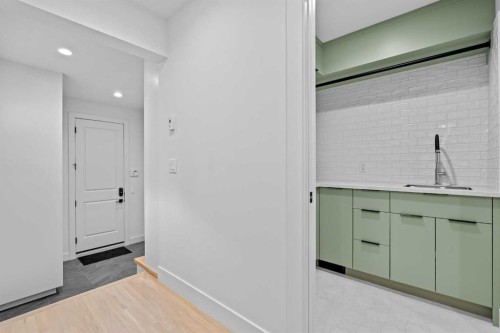 3041 1 Street Sw, Calgary, AB - Indoor Photo Showing Other Room
