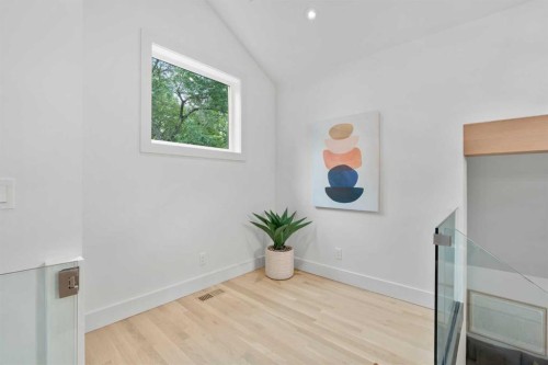 3041 1 Street Sw, Calgary, AB - Indoor Photo Showing Other Room