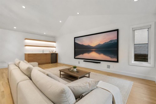 3041 1 Street Sw, Calgary, AB - Indoor Photo Showing Living Room