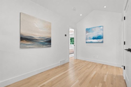 3041 1 Street Sw, Calgary, AB - Indoor Photo Showing Other Room