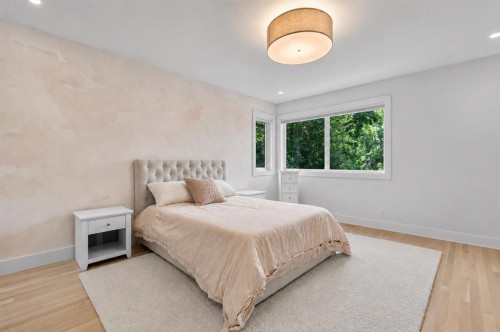 3041 1 Street Sw, Calgary, AB - Indoor Photo Showing Bedroom