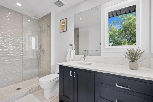 3041 1 Street Sw, Calgary, AB - Indoor Photo Showing Bathroom