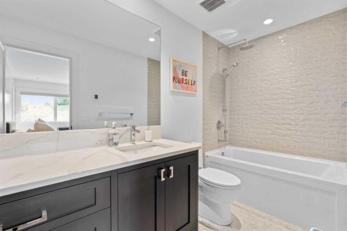 3041 1 Street Sw, Calgary, AB - Indoor Photo Showing Bathroom