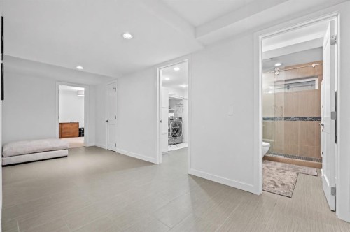 3041 1 Street Sw, Calgary, AB - Indoor Photo Showing Other Room