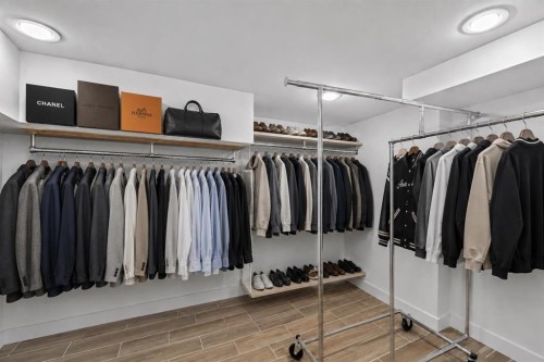 3041 1 Street Sw, Calgary, AB - Indoor With Storage
