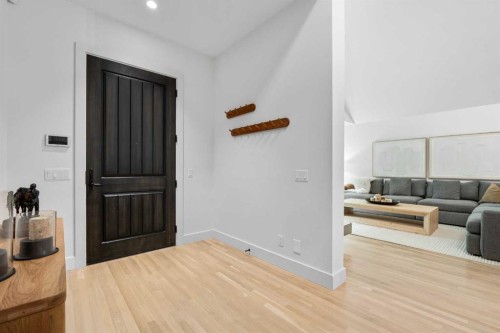 3041 1 Street Sw, Calgary, AB - Indoor Photo Showing Other Room