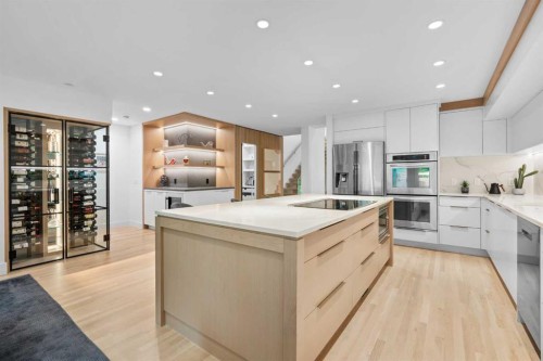 3041 1 Street Sw, Calgary, AB - Indoor Photo Showing Kitchen With Upgraded Kitchen