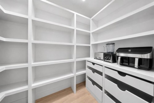 3041 1 Street Sw, Calgary, AB - Indoor With Storage