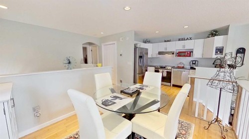 7 Bridlecrest Boulevard Sw, Calgary, AB - Indoor Photo Showing Dining Room