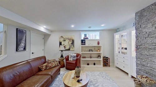 7 Bridlecrest Boulevard Sw, Calgary, AB - Indoor