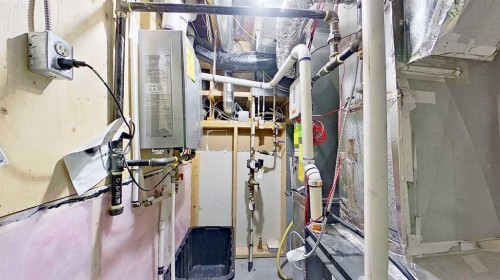7 Bridlecrest Boulevard Sw, Calgary, AB - Indoor Photo Showing Basement