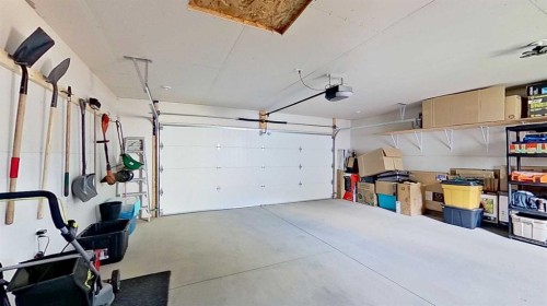 7 Bridlecrest Boulevard Sw, Calgary, AB - Indoor Photo Showing Garage