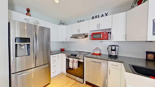 7 Bridlecrest Boulevard Sw, Calgary, AB - Indoor Photo Showing Kitchen With Stainless Steel Kitchen