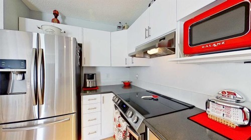 7 Bridlecrest Boulevard Sw, Calgary, AB - Indoor Photo Showing Kitchen With Stainless Steel Kitchen