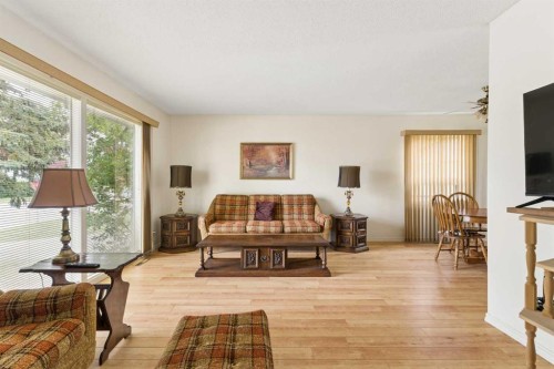 604 Foritana Road Se, Calgary, AB - Indoor Photo Showing Living Room