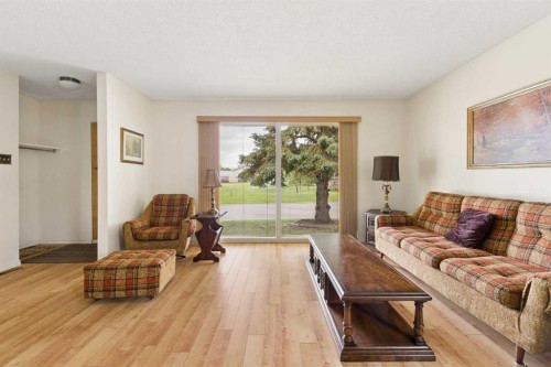 604 Foritana Road Se, Calgary, AB - Indoor Photo Showing Living Room